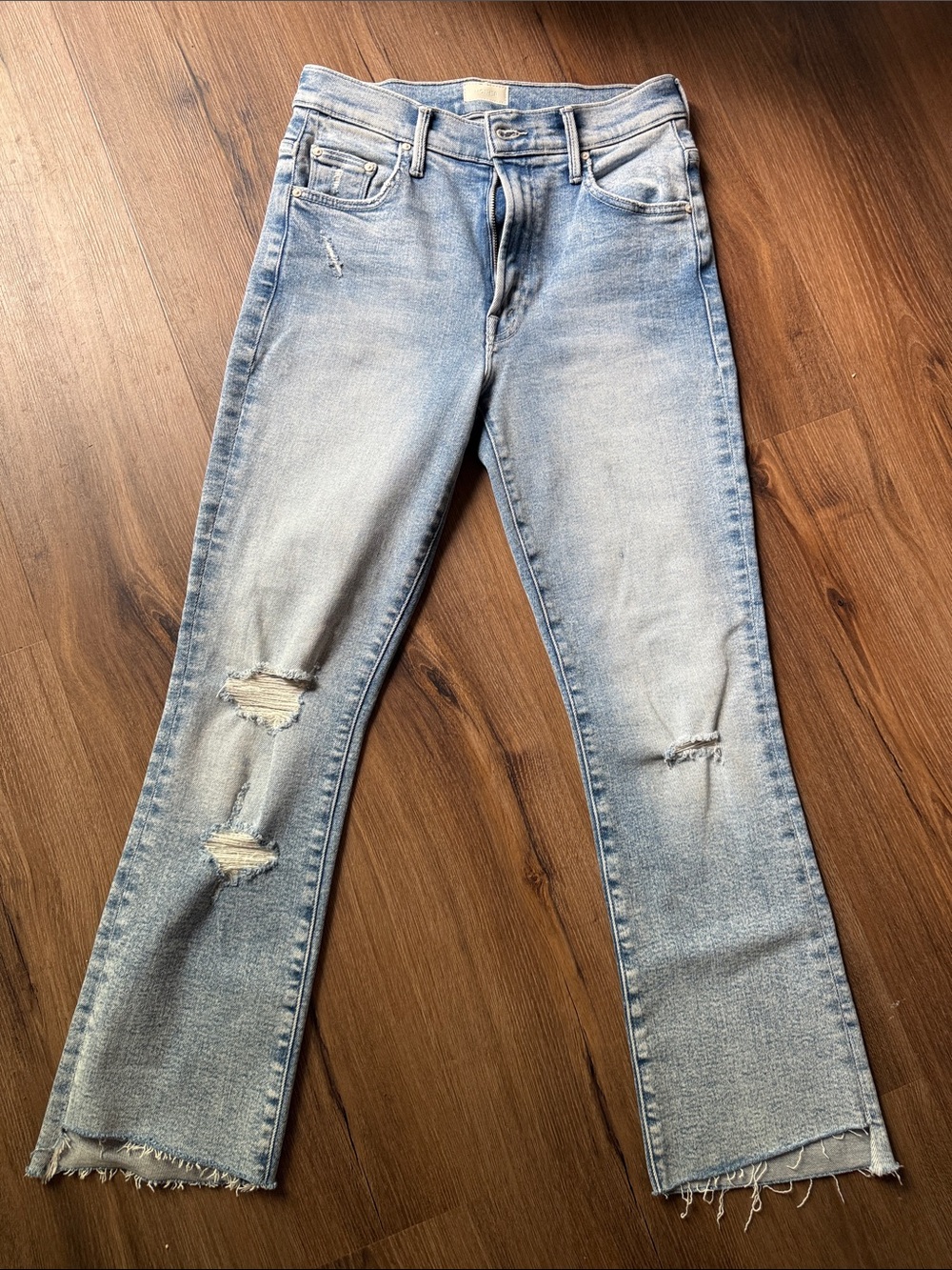 MOTHER insider crop “love in a Boat wash” Distressed Ankle Crop Jeans